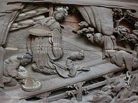 桑の葉を運ぶ場面