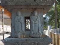 P9021549  二体づつ持物の異なる地蔵