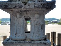 P9021550  二体づつ持物の異なる地蔵