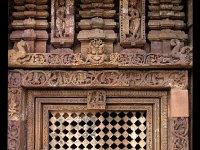 MUKTE043  窓枠　パンチャタントラのサルとワニ