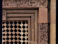 MUKTE045  窓枠　パンチャタントラのサルとワニ