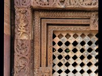 MUKTE046  窓枠　パンチャタントラのサルとワニ