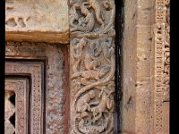 MUKTE067  窓枠　パンチャタントラのサルとワニ