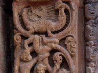 MUKTE075  窓枠　パンチャタントラのサルとワニ