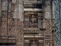 RATNAG140  木に登る人、上ローカナータ観音菩薩坐像下ジャンバラ坐像　