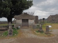 P2102068  火の神の祠