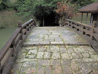 P2091741  天女橋1502年に作られ、蓮の実が彫刻されている。