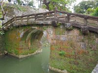 P2091745  天女橋1502年に作られ、蓮の実が彫刻されている。