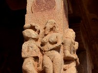 AA1 0572  馬の顔の女