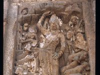 SHIVALAYA034  ゴーヴァルダナ山を持ち上げるクリシュナ