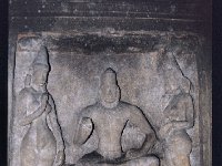 ADIVA002  ヌリシンハヴァルマン王と二人の王妃７世紀中頃