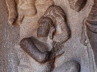 DSC 0430  ドゥルガー、自分の首を切って布施する信者 7世紀