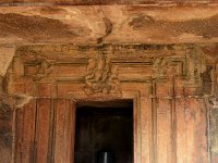 AA1 0323  ナンディに乗るシヴァとウマー（中）、ブラフマー（左）、ヴィシュヌ（右））、ガンガー、ヤムナー