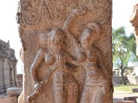 AA1 0518  楽器を持つ女性