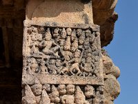 AA1 0666  サルに囲まれるラーマとシーター