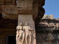 AA1 0740  ミトゥナ馬の顔の女