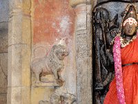 DSC 0317  自分の首を切って布施する信者