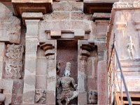 DSC 0362  カーラーンタカ　左、マールカンデーヤを追いかけるカーラ　右、リンガにすがりつくマールカンデーヤ